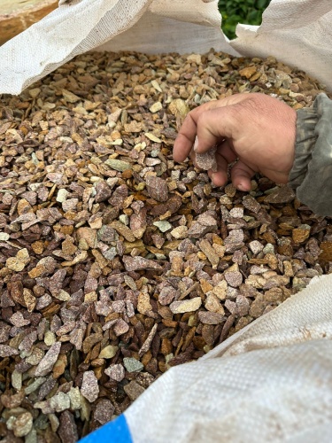 Златолит персиковый декоративная каменная крошка купить в Ялте