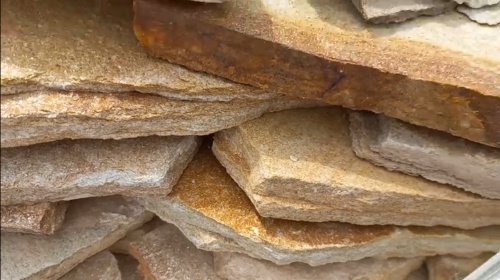 Плитняк златолит жёлтый золотистый для отмостки купить в Ялте