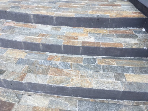 Плитка из Златолита Уральского для лестницы купить в Ялте