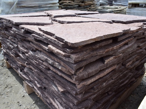 Плитняк лемезит бордовый для облицовки цоколя 20-25 мм  купить в Ялте