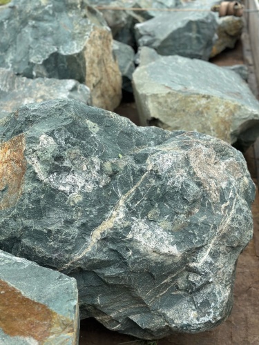 Камни для ландшафтного дизайна зелёные 10-60 килограмм купить в Ялте