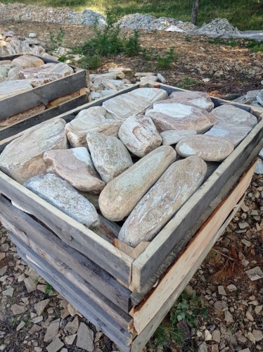 Златолит жёлтый, жёлто-зелёный глыбки и валуны для ланшафтного дизайна купить в Ялте