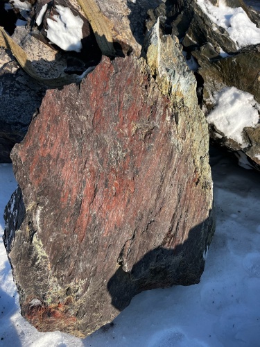 Ландшафтные глыбы красно-фиолетовые 200-1000 килограмм купить в Ялте