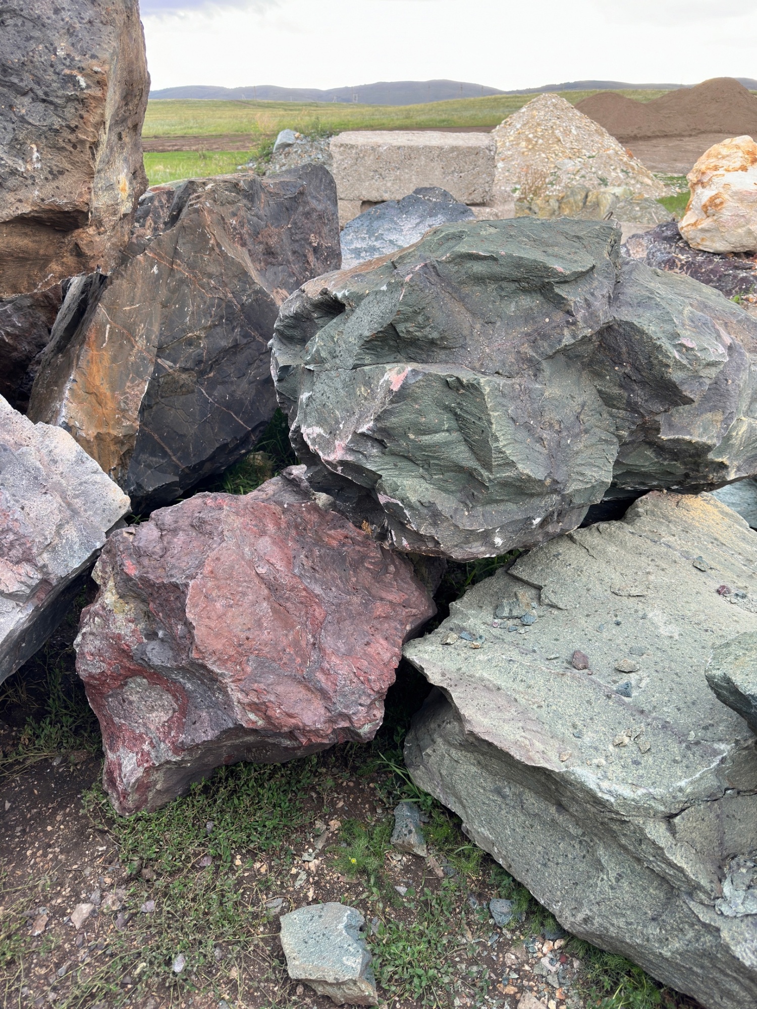 Камни для ландшафтного дизайна зелёные 10-60 килограмм купить в Ялте