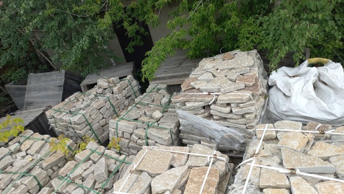 Гранитный плитняк галтованный для мощения купить в Ялте