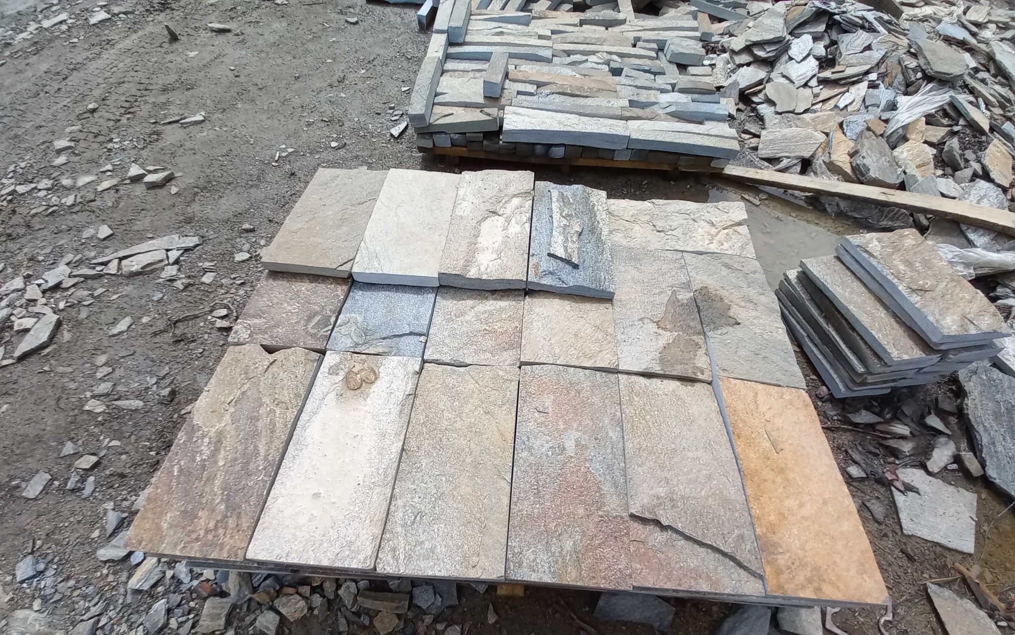 Плитка пилёная златолит Уральский для фасада купить в Ялте