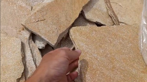 Плитняк златолит жёлтый золотистый для отмостки купить в Ялте