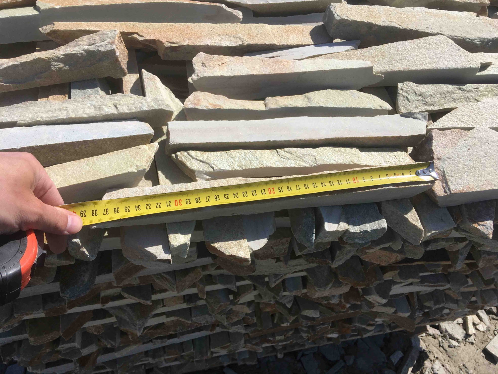 Горбушка златолит золотистый для облицовки купить в Ялте