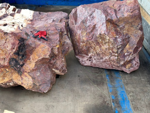 Ландшафтные глыбы красно-фиолетовые 200-1000 килограмм купить в Ялте
