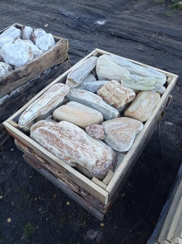 Златолит жёлтый, жёлто-зелёный глыбки и валуны для ланшафтного дизайна купить в Ялте