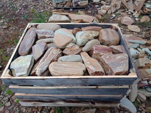 Златолит жёлтый, жёлто-зелёный глыбки и валуны для ланшафтного дизайна купить в Ялте