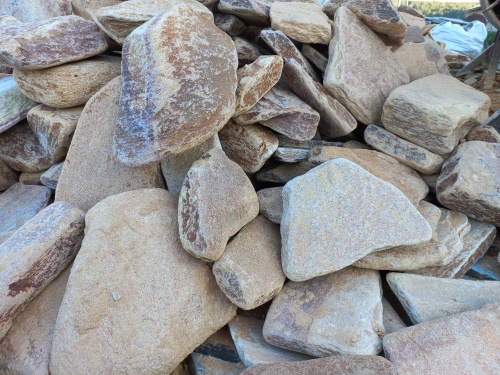 Златолит жёлтый, жёлто-зелёный глыбки и валуны для ланшафтного дизайна купить в Ялте