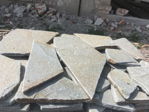 Златолит серебристый галтованный для лестниц купить в Ялте