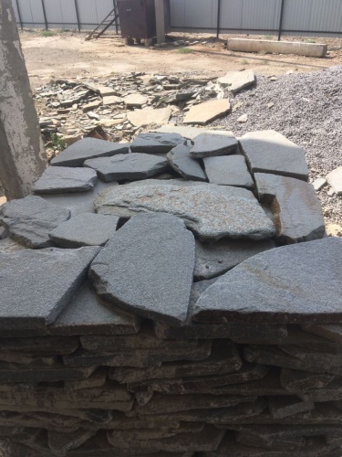 Златолит серебристый галтованный для лестниц купить в Ялте